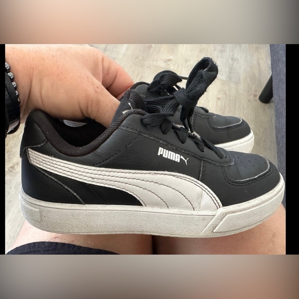 PUMA Puma Black & White Caven Visit 2.0 Sneaker Kids children’s size 1